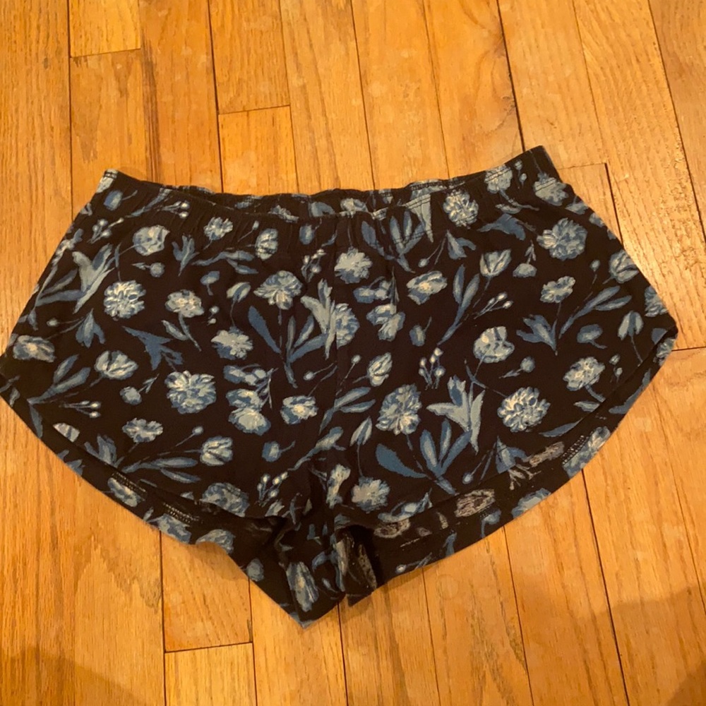 RVCA Sunday lounge short in size Small